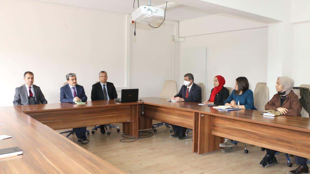 Amasya İl Millî Eğitim Müdürü Mehmet TÜRKMEN, Göynücek İlçe Millî Eğitim Müdürlüğü Toplantı Salonunda Okul Müdürleriyle Toplantı Yaptı.