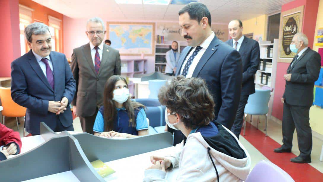 Valimiz Sayın Mustafa MASATLI, Amasya Anadolu Lisesini Ziyaret Ederek Öğrencilerle Bir Araya Geldi.