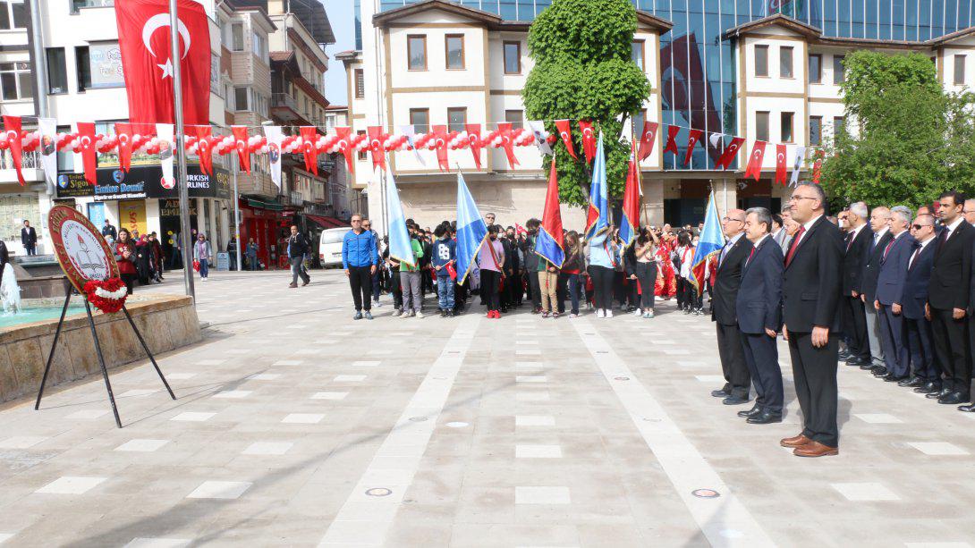 Türkiye Büyük Millet Meclisinin açılışının 102 inci yıl dönümünün kutlandığı ve Gazi Mustafa Kemal Atatürk'ün dünya çocuklarına armağan ettiği 23 Nisan Ulusal Egemenlik ve Çocuk Bayramı Amasya'mızda coşkuyla kutlanmaya başlandı.