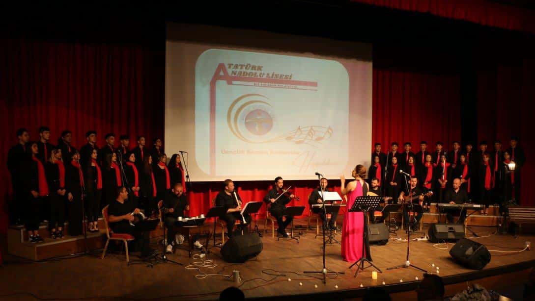 İl Müdürümüz Mehmet TÜRKMEN Atatürk Anadolu Lisesinin gerçekleştirdiği Gençlik Korosu Konserini izledi.  