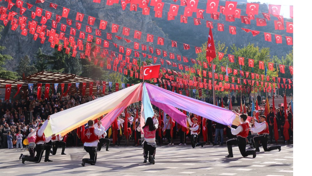 29 EKİM CUMHURİYET BAYRAMIMIZIN 101. YIL DÖNÜMÜ KUTLAMALARI İLİMİZDE COŞKUYLA KUTLANDI