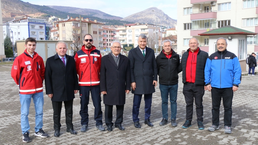 İL MİLLÎ EĞİTİM MÜDÜRÜMÜZ, 1-7 MART DEPREM HAFTASI KAPSAMINDA GERÇEKLEŞTİRİLEN DEPREM SONRASI TATBİKATINA KATILDI