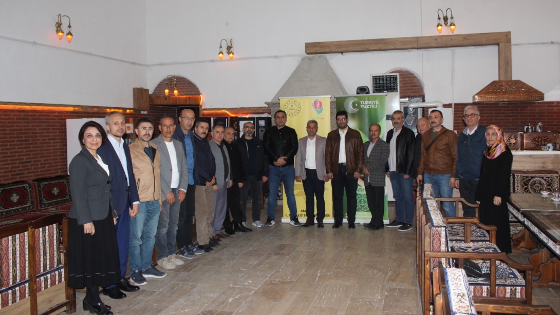 SÖZÜN HİKMETİYLE SANATIN BULUŞTUĞU AN: ÖĞRETMEN AKADEMİSİ'NDE 