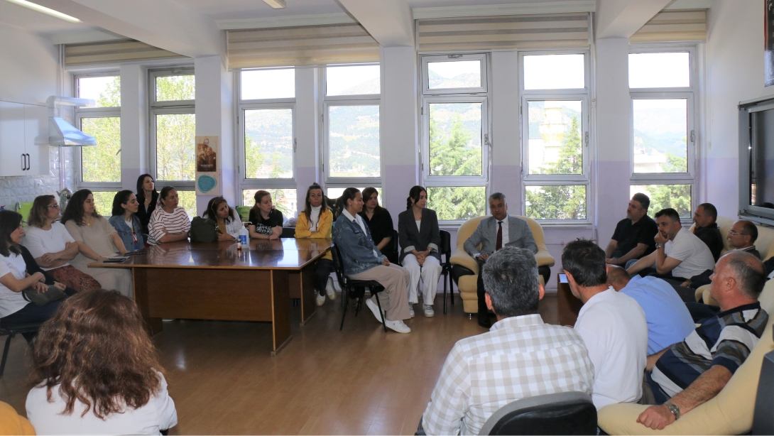 İL MİLLÎ EĞİTİM MÜDÜRÜMÜZ MEHMET ALİ KATİPOĞLU, MÜFTÜ MEHMED TEVFİK İLK-ORTAOKULU ÖĞRETMENLERİNE TAZİYE ZİYARETİNDE BULUNDU